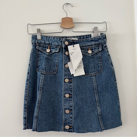 Zara women’s jean skirt, button style, frayed hem, length mini mid-rise, size S - Picture 3 of 7
